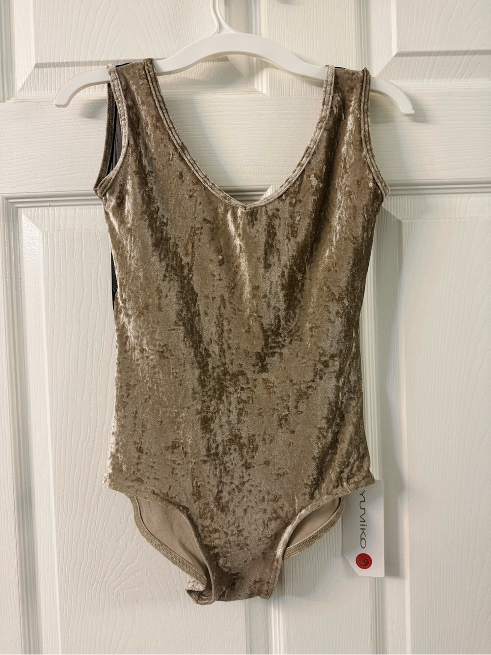 Yumiko Gina Crushed Velvet Leopard. Burst lining. New with tag. Size:M.